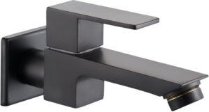 ברז קיר מים קרים מרובע דגם 12 מבית Aquila – צבע שחור