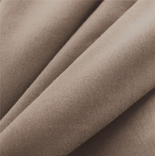 סדין ג'רסי 100% כותנה למיטה בגודל 160x200 ס"מ מבית Vardinon – צבע מוקה