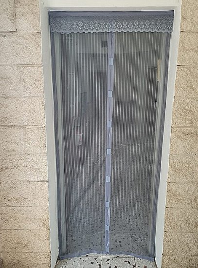 רשת נגד יתושים וזבובים לדלת עם מגנטים Bpatent - צבע לבן