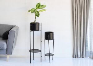 זוג עציצונים ממתכת עם מדף רשת StarShop - צבע שחור