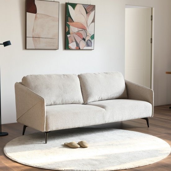 399998_b_1.jpg ספה תלת מושבית דגם Gatsby מבית Bradex - צבע קפוצ'ינו