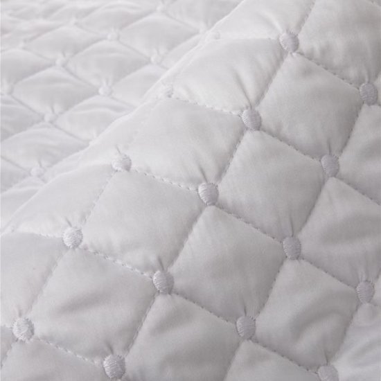 כיסוי למיטה זוגית סאטן 100% במבוק 220x240 ס''מ דגם 5C Beatrice מבית Vardinon - צבע לבן